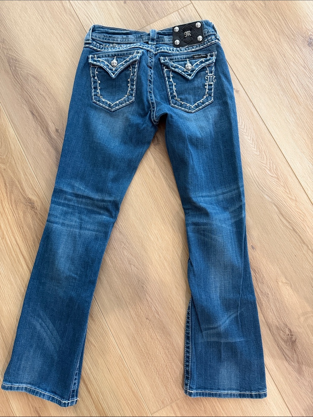 Miss me Women’s Designer jeans Dark Blue with rhinestones. Line new wore 1 time
